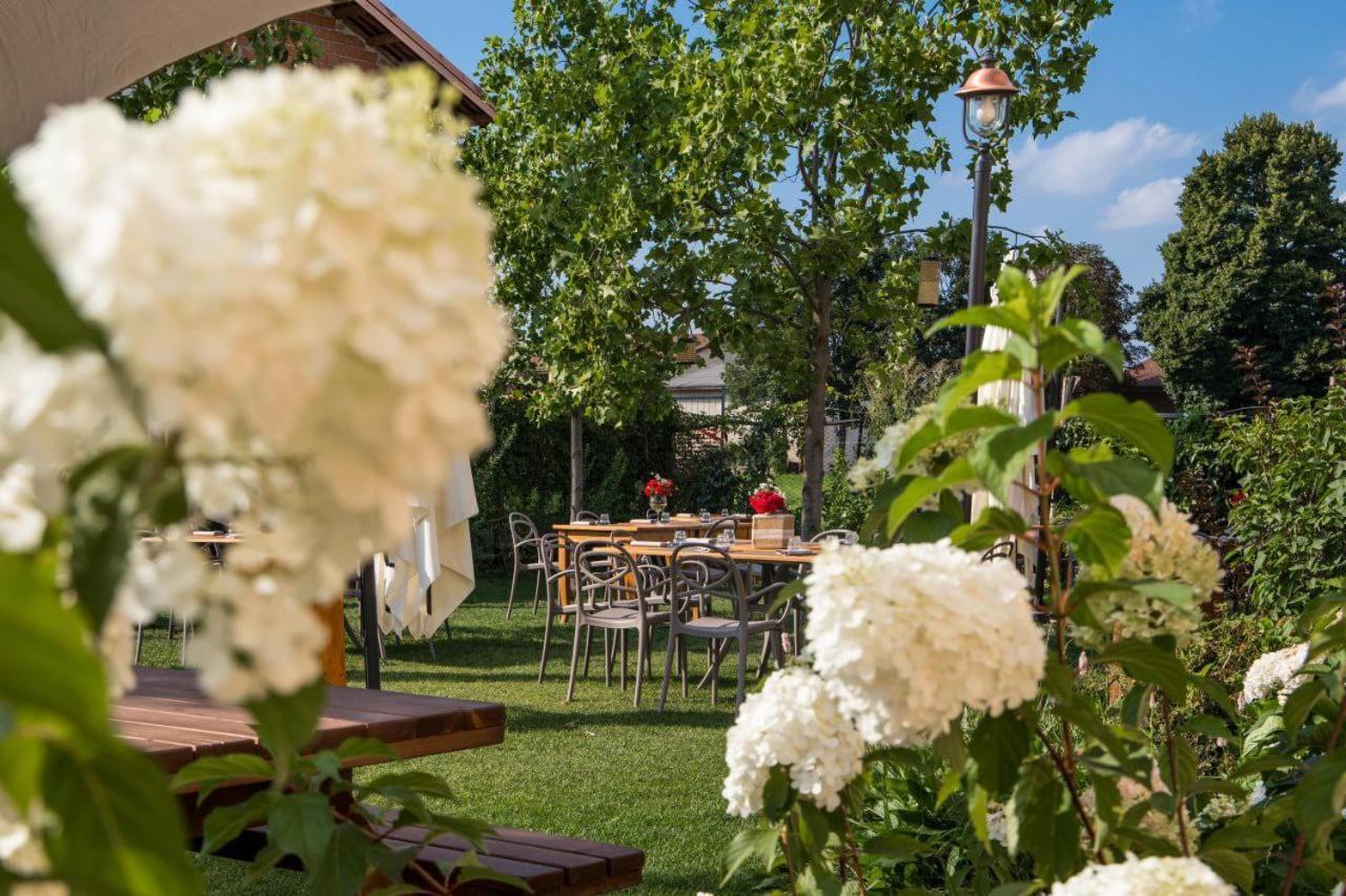 La Tenuta Di Santo Stefano Agri Resort & Spa Fossano Exteriör bild